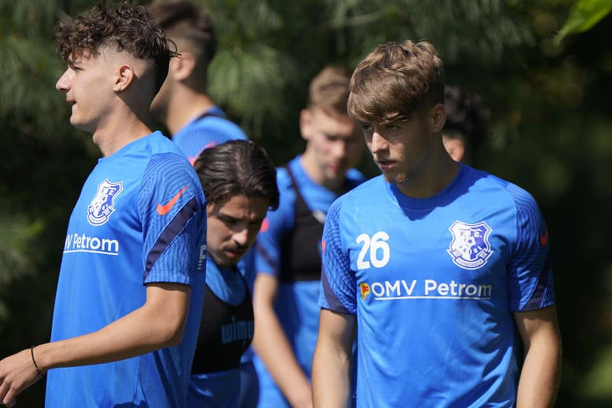 Hagi a condus primul antrenament la Farul » Noul transfer a ajuns deja în cantonament