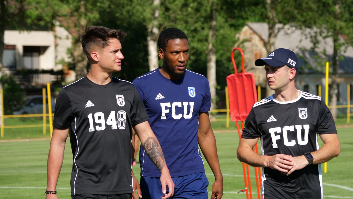 Apariție-surpriză la antrenamentul lui Mutu: cine e fotbalistul misterios care ar putea semna cu FCU Craiova