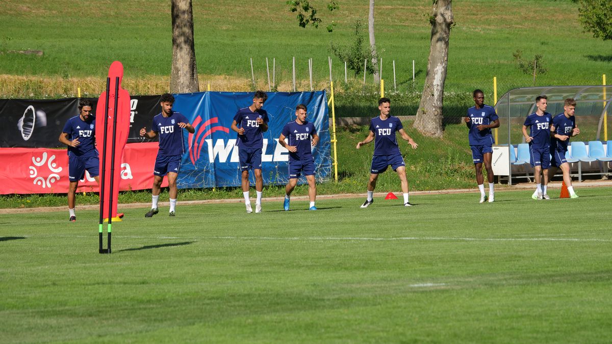 Apariție-surpriză la antrenamentul lui Mutu: cine e fotbalistul misterios care ar putea semna cu FCU Craiova