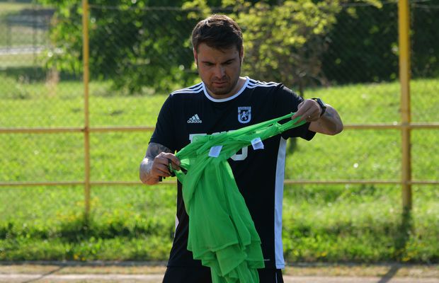 Apariție-surpriză la antrenamentul lui Mutu: cine e fotbalistul misterios care ar putea semna cu FCU Craiova