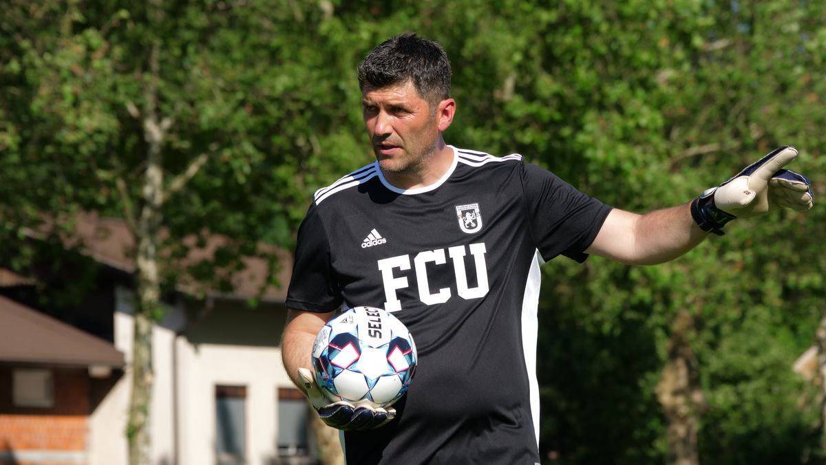 Apariție-surpriză la antrenamentul lui Mutu: cine e fotbalistul misterios care ar putea semna cu FCU Craiova