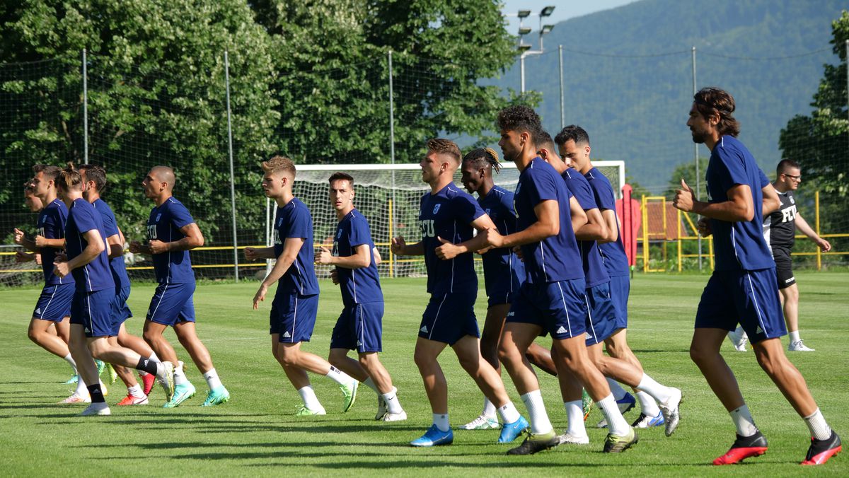 Apariție-surpriză la antrenamentul lui Mutu: cine e fotbalistul misterios care ar putea semna cu FCU Craiova