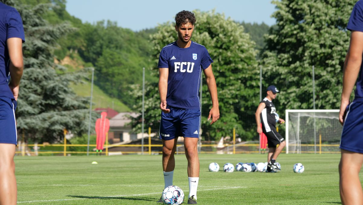 Apariție-surpriză la antrenamentul lui Mutu: cine e fotbalistul misterios care ar putea semna cu FCU Craiova