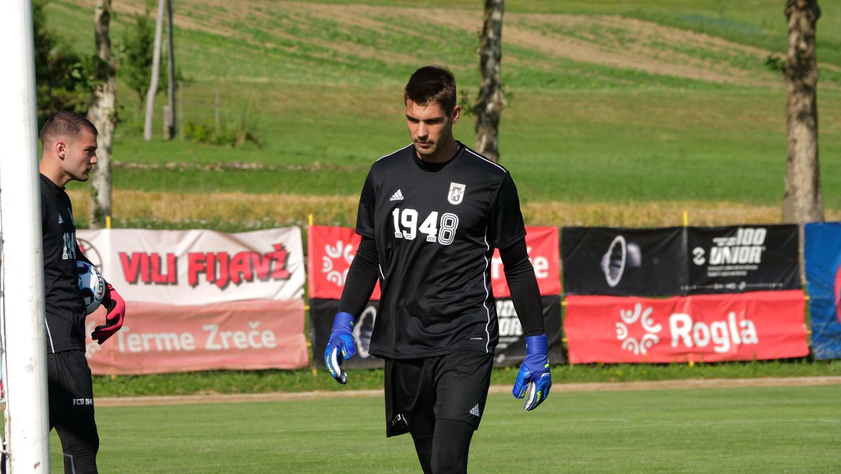 Apariție-surpriză la antrenamentul lui Mutu: cine e fotbalistul misterios care ar putea semna cu FCU Craiova