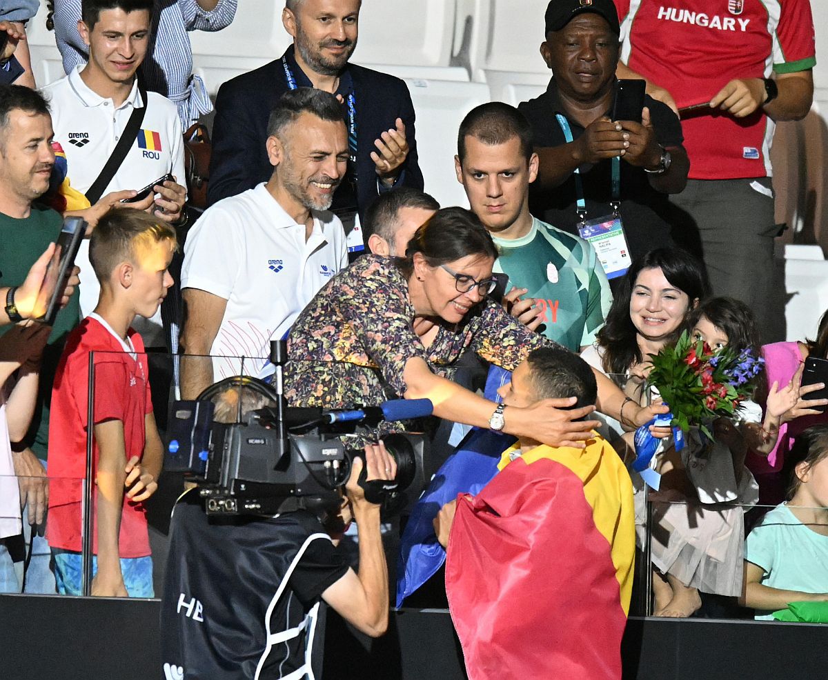 David Popovici a sărbătorit cu părinții succesul din Ungaria (finala 100m liber)