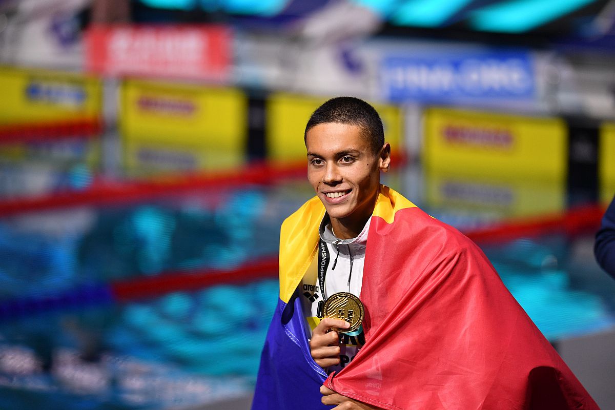 DUBLĂ ISTORICĂ! David Popovici câștigă AURUL la 100m, după un finiș incredibil!