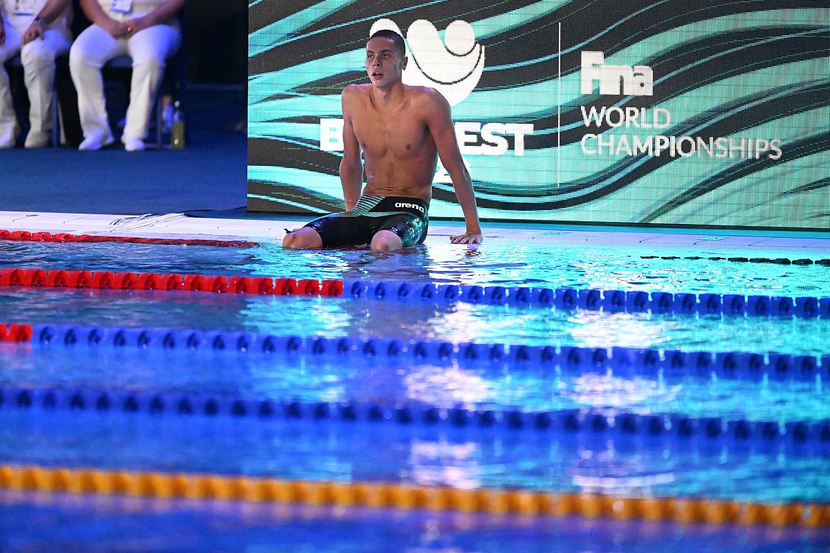 DUBLĂ ISTORICĂ! David Popovici câștigă AURUL la 100m, după un finiș incredibil!