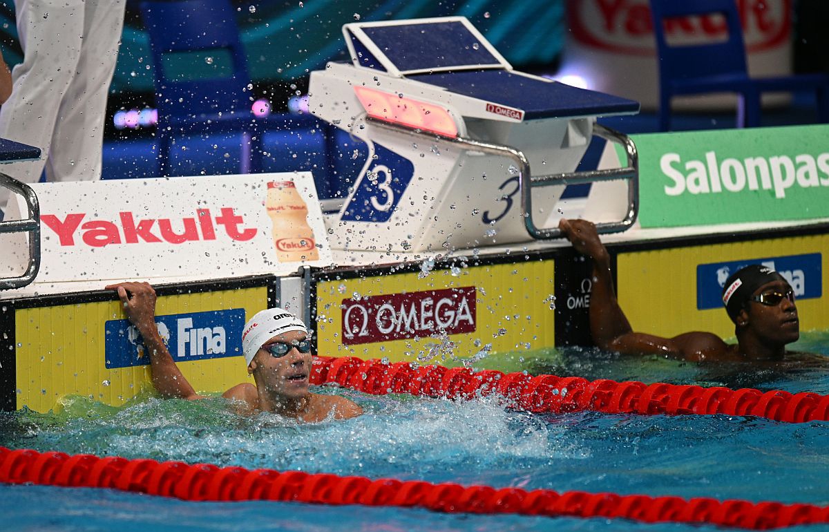 DUBLĂ ISTORICĂ! David Popovici câștigă AURUL la 100m, după un finiș incredibil!