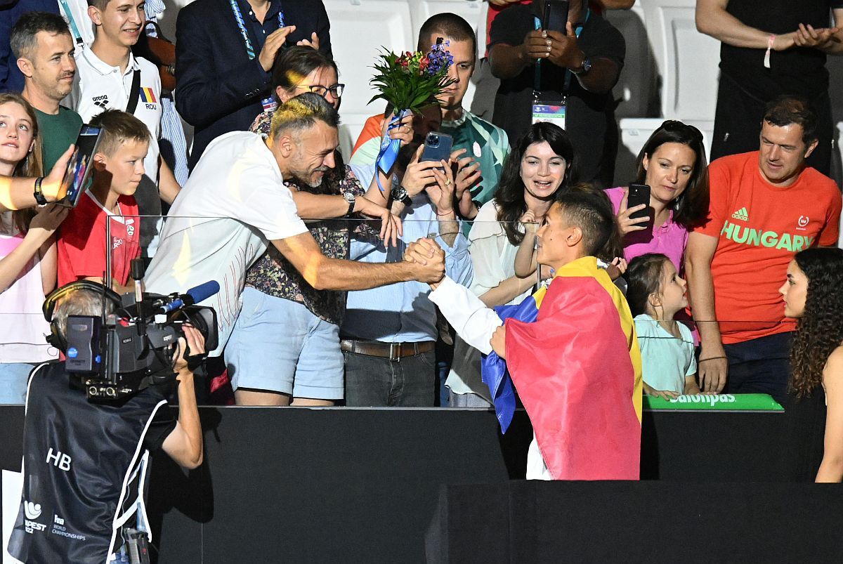 Trimișii GSP la Budapesta au surprins primul lucru pe care l-a făcut David Popovici după primirea medaliei de aur