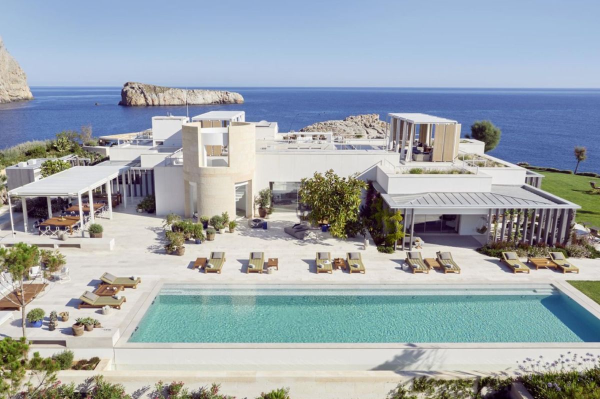 Messi și Fabregas, vacanță cu familiile în „cea mai exclusivistă vilă din Ibiza”, care costă 300.000 de euro pe săptămână