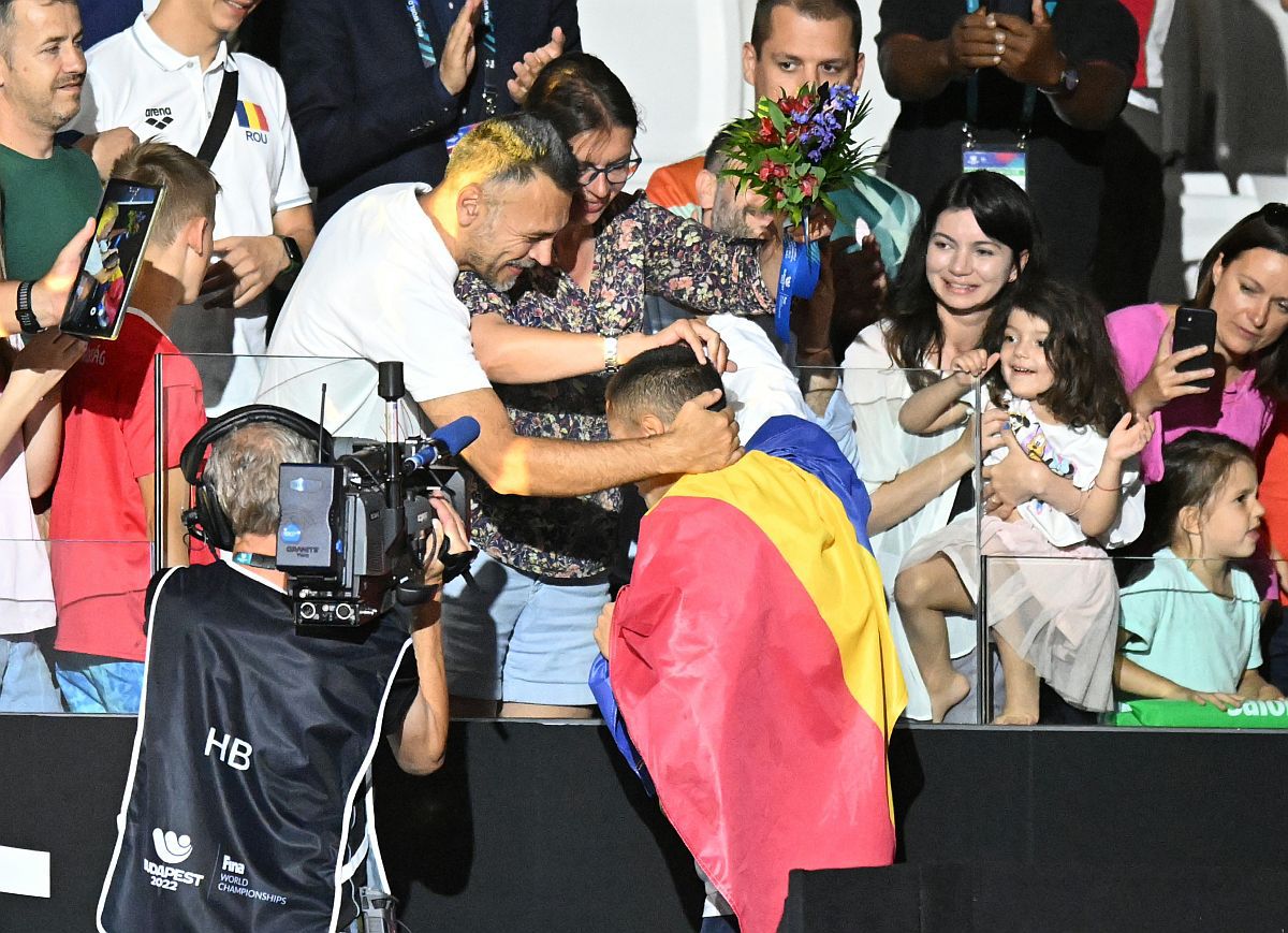 Cum arată prima zi a lui David Popovici în calitate de dublu campion mondial și când revine în România: „Sper că primirea va fi așa cum se cuvine”