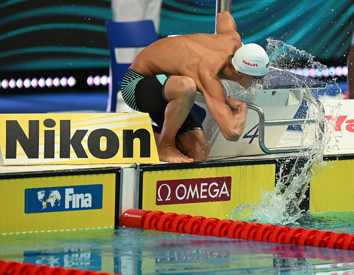 DUBLĂ ISTORICĂ! David Popovici câștigă AURUL la 100m, după un finiș incredibil!