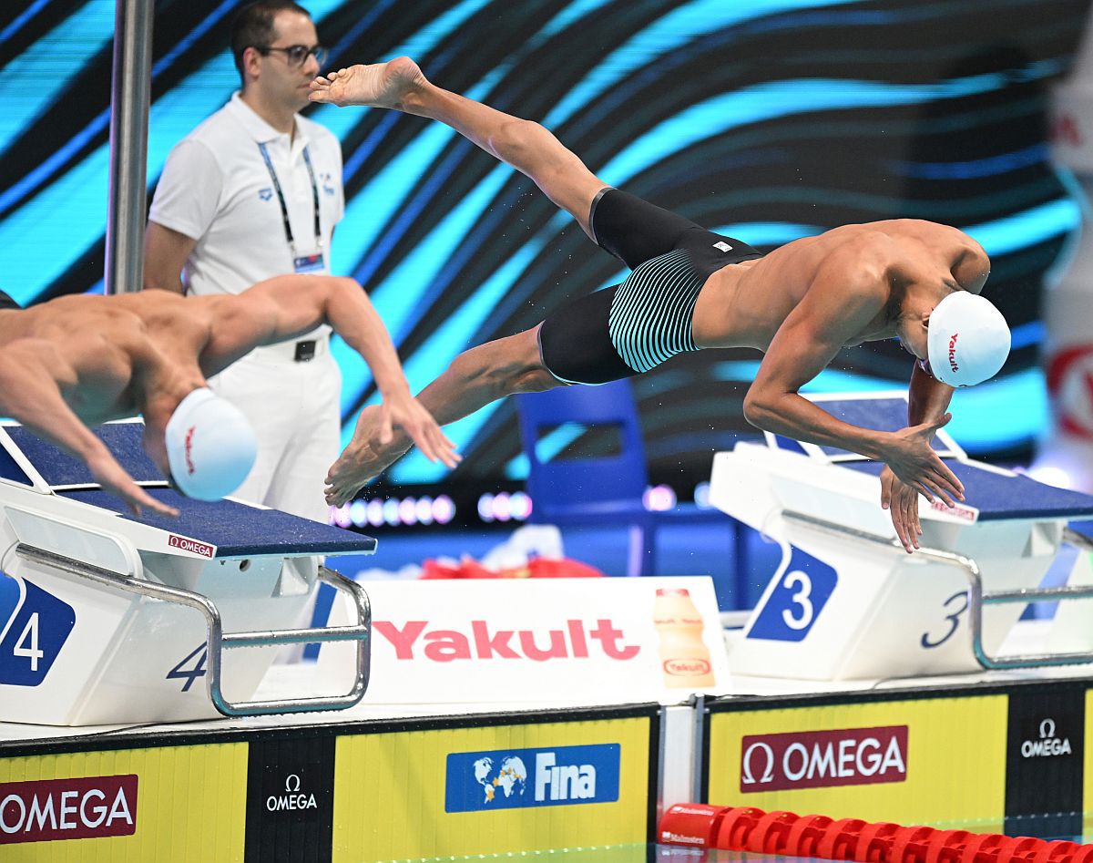 DUBLĂ ISTORICĂ! David Popovici câștigă AURUL la 100m, după un finiș incredibil!