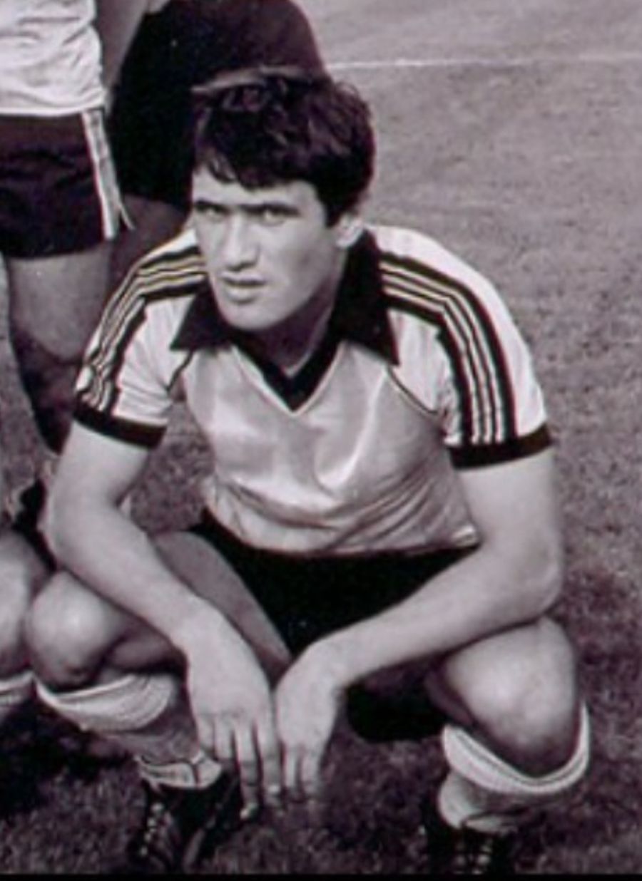 Șurian Borali, cu puțin timp înainte de meciul cu Juventus. La câteva luni distanță, el s-a sinucis A bătut-o pe Juventus și apoi s-a sinucis din dragoste. Povestea tragică a fotbalistului român căruia părinții i-au interzis căsătoria: „L-au găsit spânzurat cu o frânghie luată de la club!”