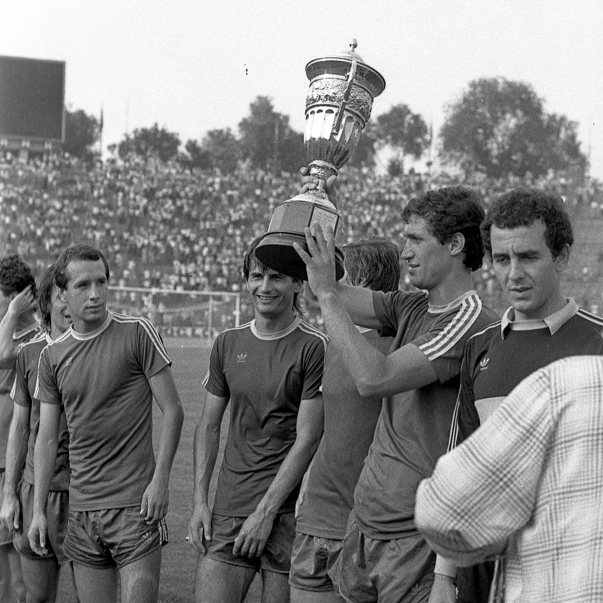 Rodion Cămătaru #65 » Povestea neștiută a meciului pe care Cami l-a jucat pentru Benfica, în 1985, la un turneu la care a participat și Dinamo