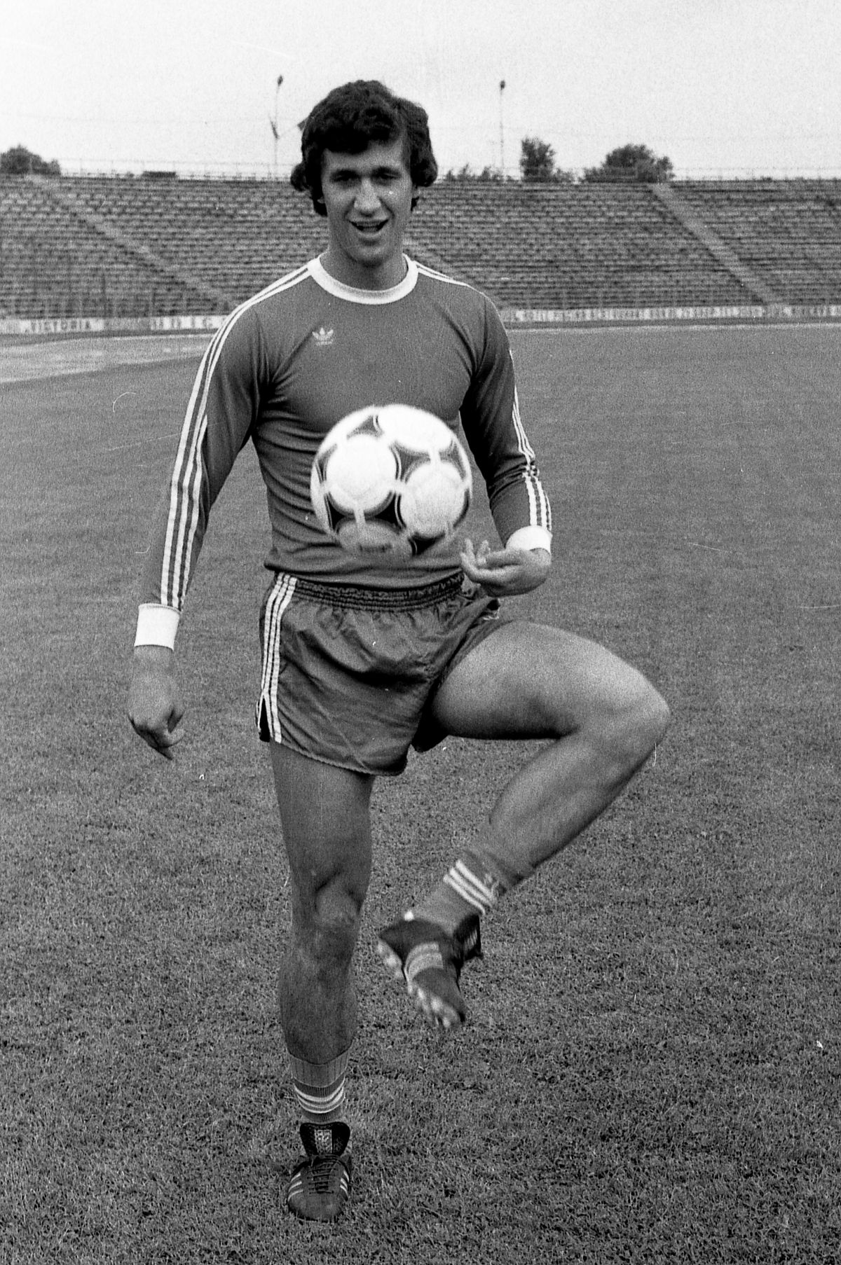 Întrebarea care l-a făcut pe Rodion Cămătaru să răspundă abrupt: „Ce controversă?! Să fie sănătoși, nu mă interesează pe mine asta!”