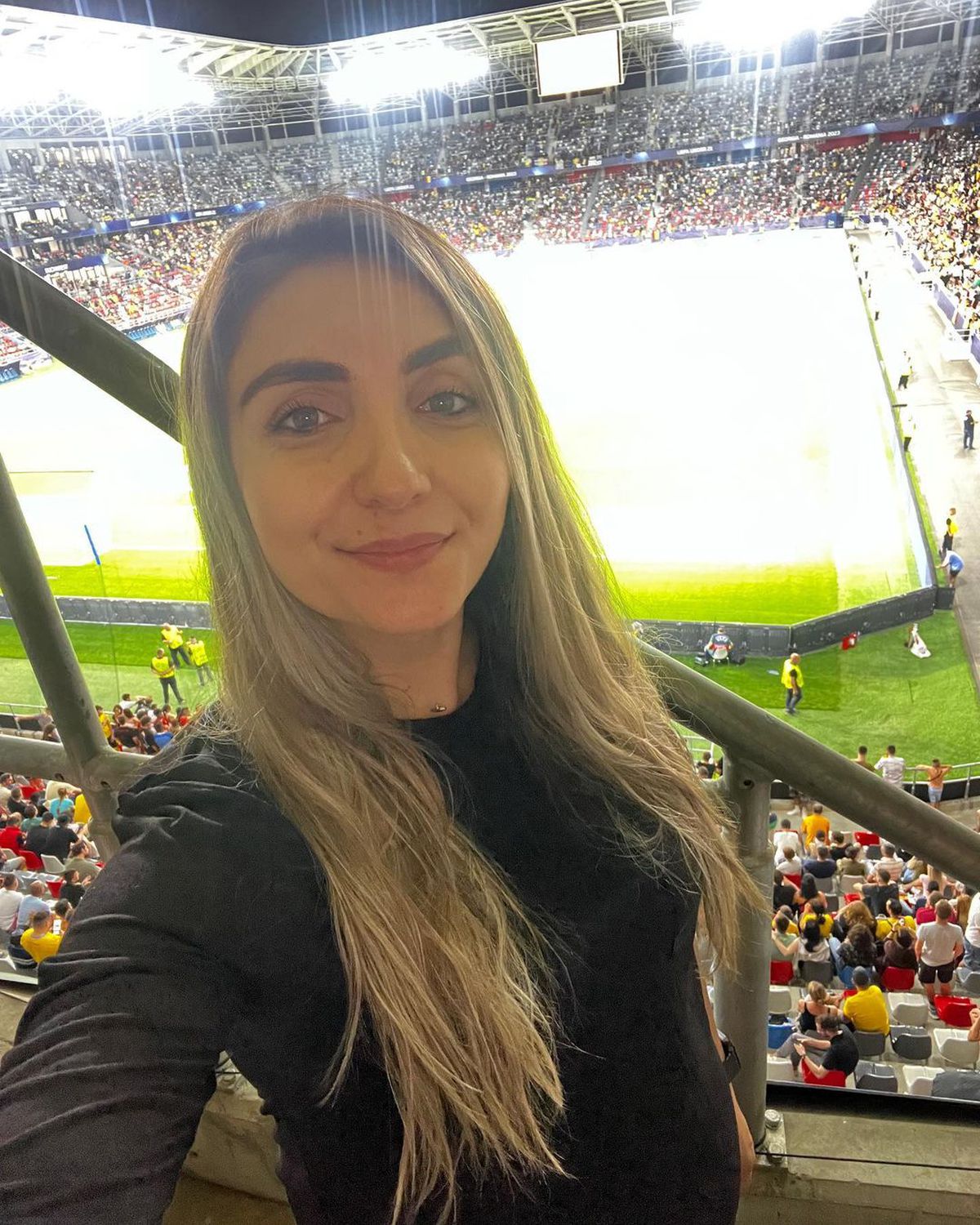 Jurnalista Beatrice Ghiciov, pe stadion la România U21 - Spania U21