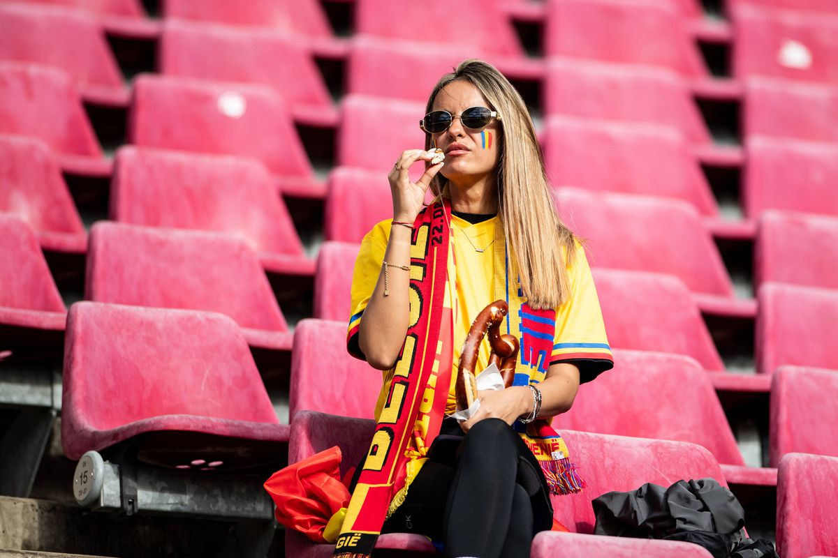 Soțiile fotbaliștilor belgieni au acaparat atenția în tribune la meciul cu România