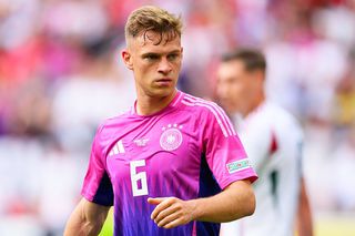 Surprinzător! Joshua Kimmich este îngrijorat de situația marii rivale: „Sufăr un pic”