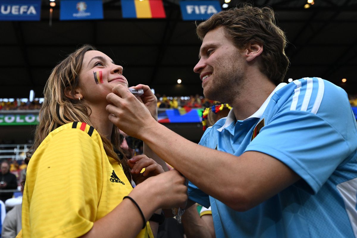 Soțiile belgienilor în tribune la meciul cu România