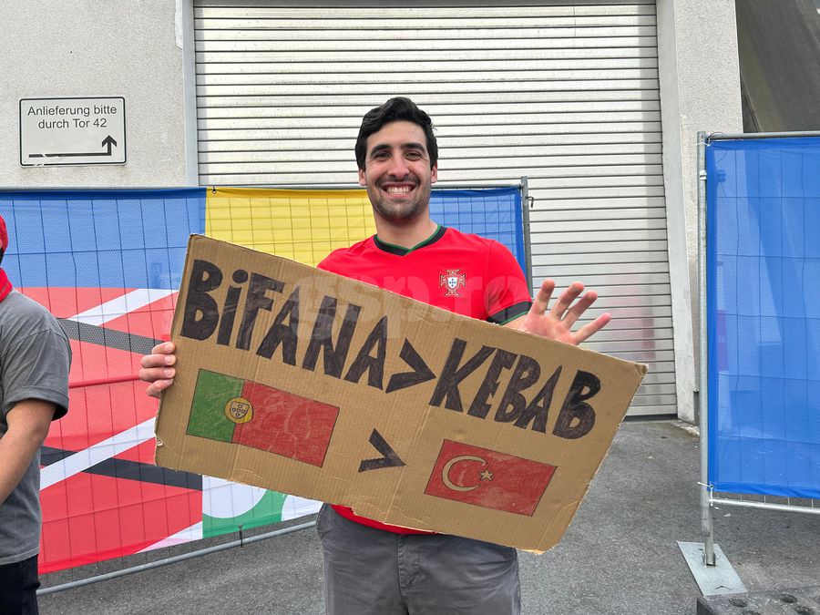 11 detalii de culoare de la Turcia - Portugalia » Un nou episod al „războiului culinar” de la Euro, nu și-au uitat eroul + Cum l-au tachinat turcii pe Ronaldo