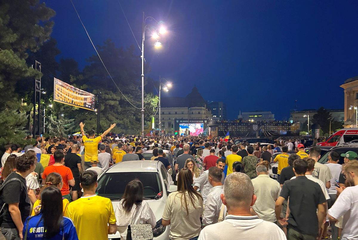 Cu sufletul la gură! Mii de români s-au strâns pe Calea Victoriei pentru o calificare istorică a României în „optimile” Euro 2024 » Atmosferă FABULOASĂ la București
