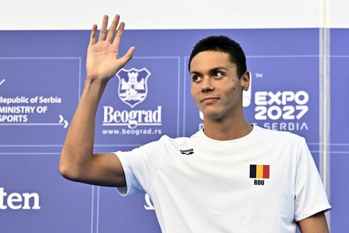 David Popovici (19 ani) s-a întors în România și a oferit o reacție de pe aeroport, după ce  a reușit să câștige două medalii de aur la Belgrad.