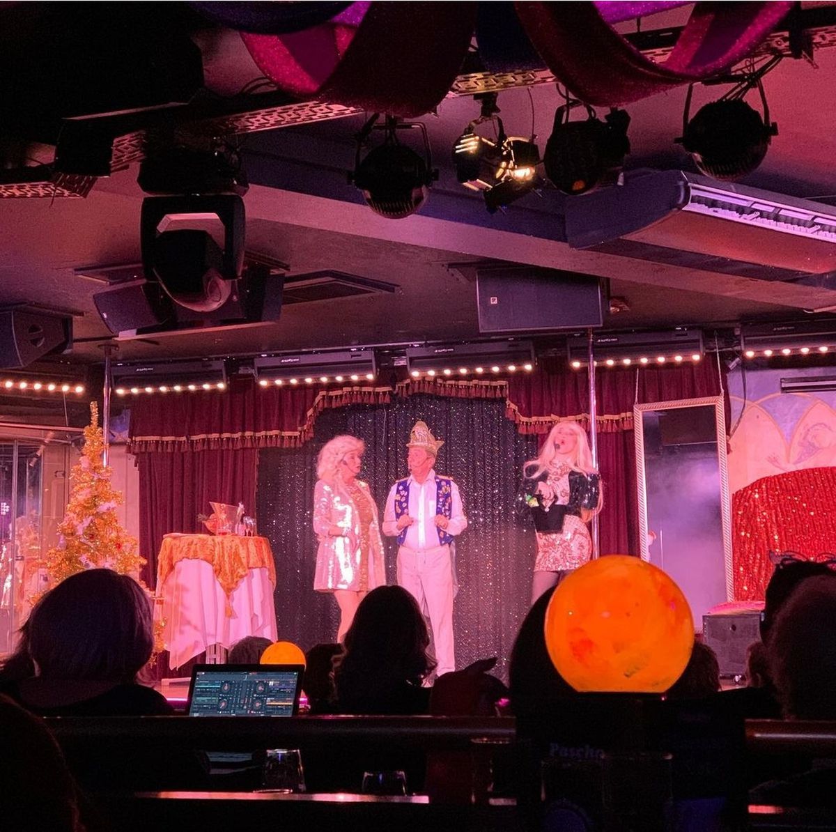 Pascha - cel mai mare bordel din lume, la Koln, înainte de meciul România - Belgia