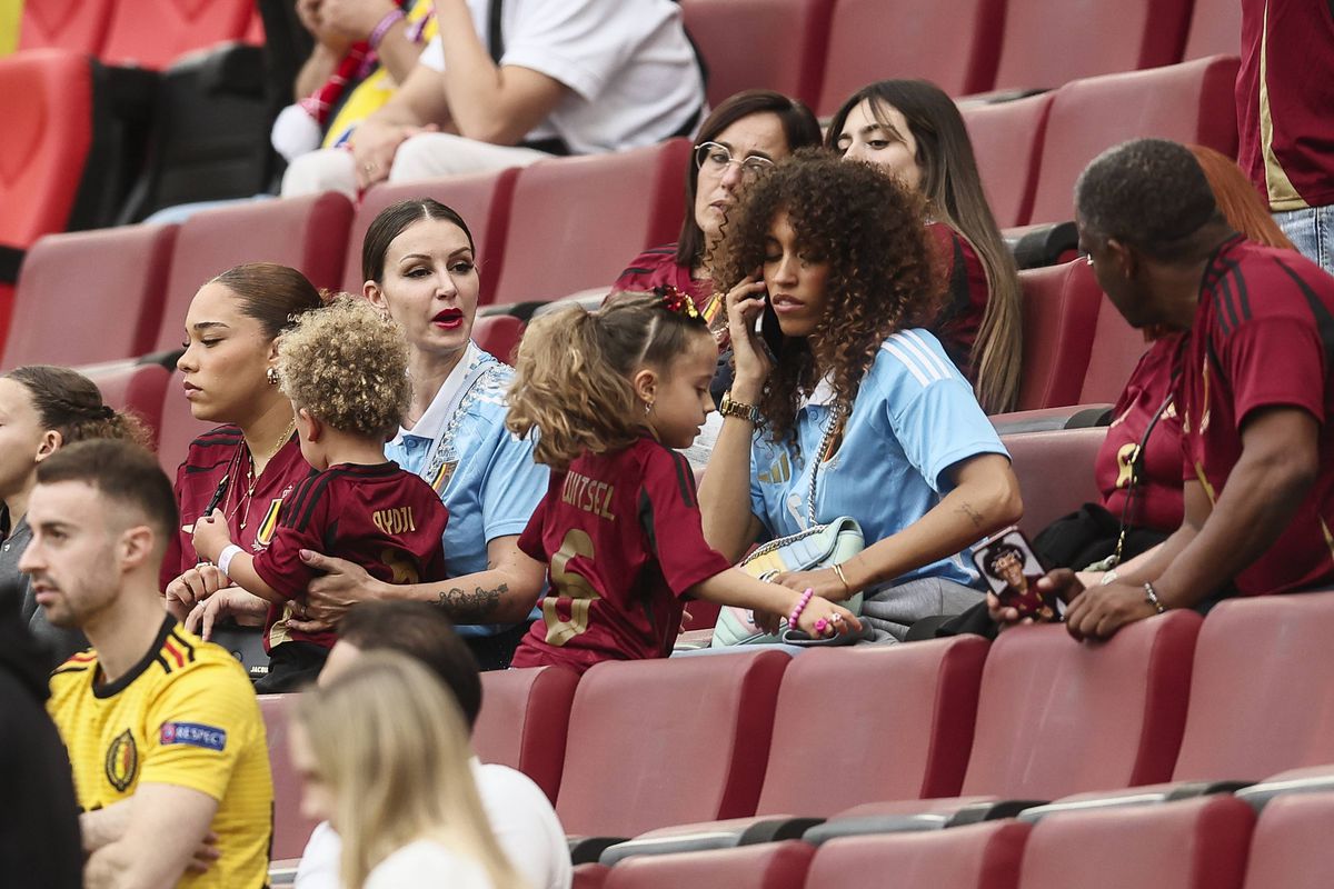 Soțiile fotbaliștilor belgieni au acaparat atenția în tribune la meciul cu România