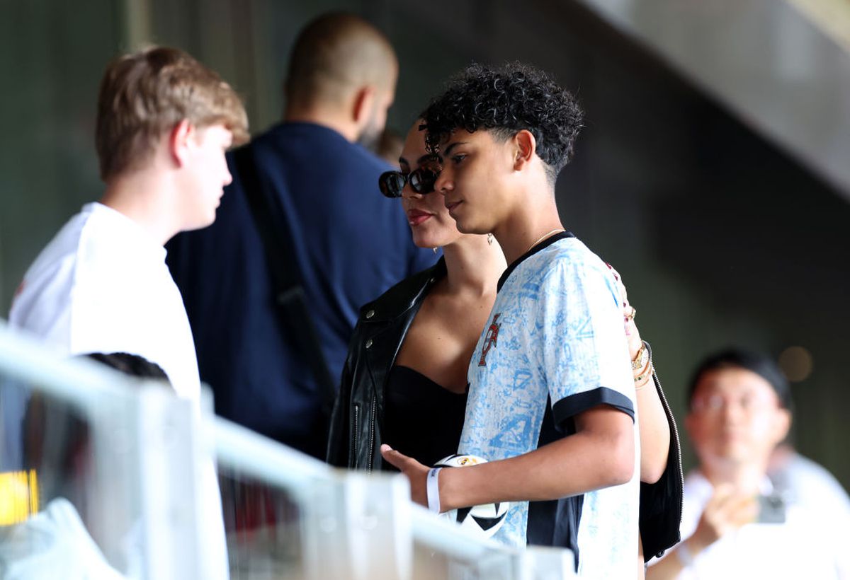 Iubita lui Cristiano Ronaldo a întors toate capetele la Dortmund! Cum a fost surprinsă în tribune la Turcia  - Portugalia