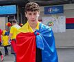Bogdan Racovițan, încurajând România la EURO 2016, la Paris. Avea 16 ani în acel moment / Sursă foto: frf.to
