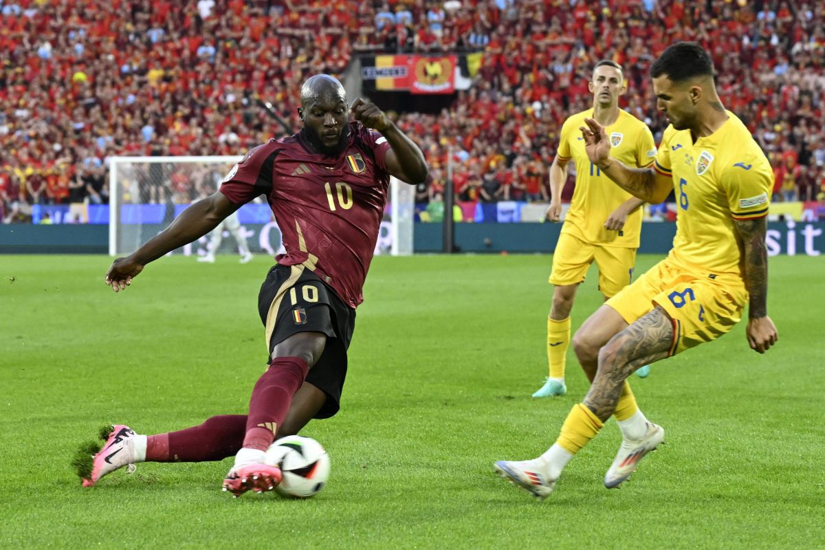 Cu sufletul la gură! Mii de români s-au strâns pe Calea Victoriei pentru o calificare istorică a României în „optimile” Euro 2024 » Atmosferă FABULOASĂ la București