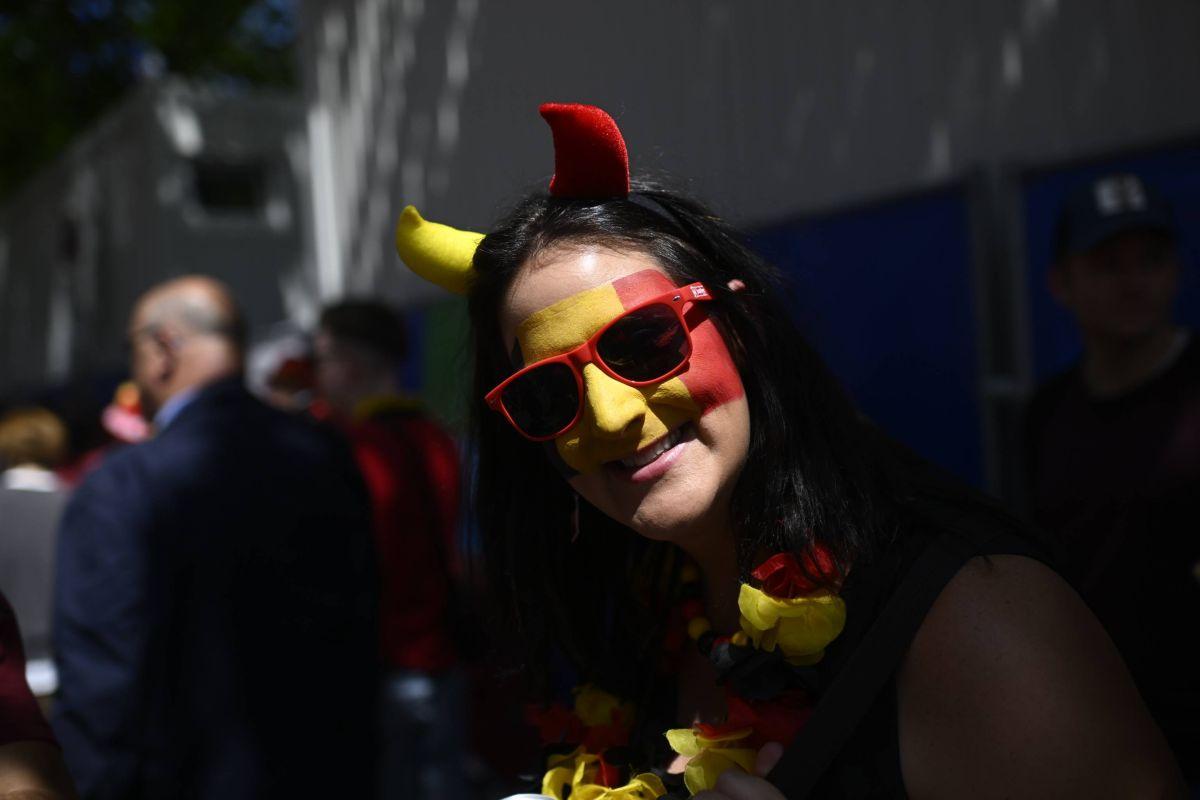 Suporterii „Les Diables rouges”, spectacol învăluit în fum colorat la Koln, înainte de Belgia - România