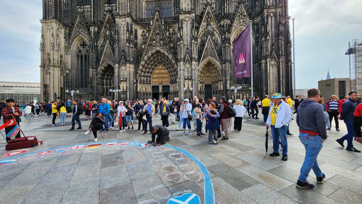 Fanii României, show la Koln! Imagini spectaculoase: „Mujdei is better than chocolate"