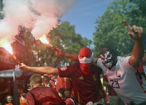 Belgienii au pornit haosul în Koln, înainte de meciul cu România » Imagini spectaculoase în centrul orașului: ce răspuns au avut pentru mesajele românilor