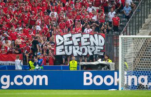 Banner scandalos al austriecilor » E răspândit de o grupare de extremă dreapta și a ajuns și pe stadioanele de la Euro