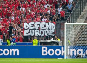 Banner scandalos al austriecilor » E răspândit de o grupare de extremă dreapta și a ajuns și pe stadioanele de la Euro