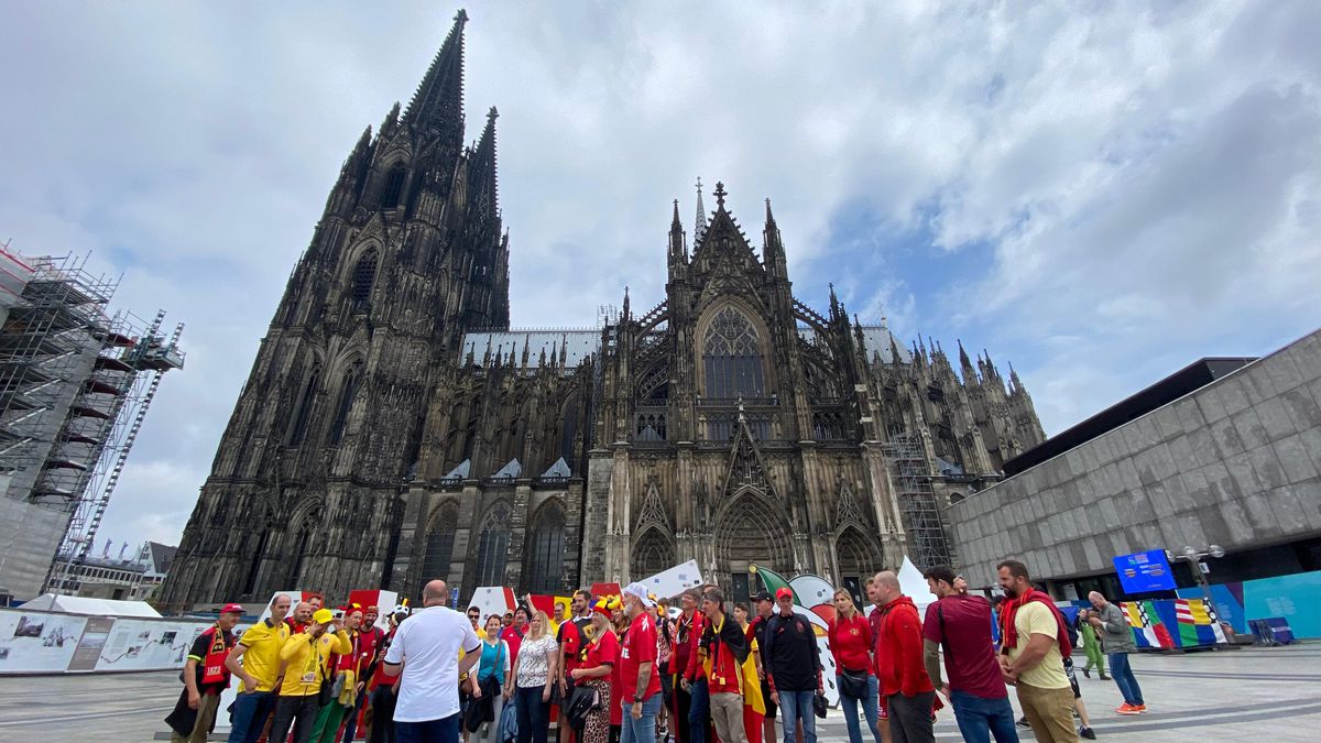 Imagini spectaculoase cu fanii români, înainte de Belgia – România