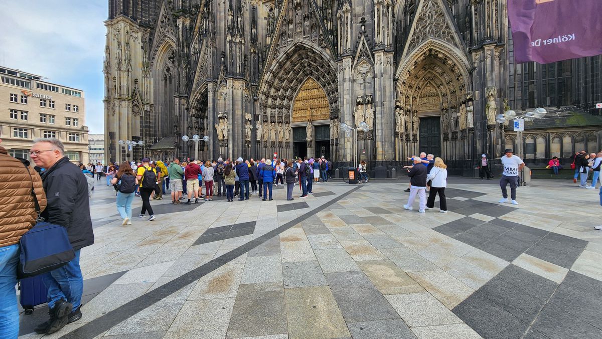 Fanii României, show la Koln! Imagini spectaculoase: „Mujdei is better than chocolate"