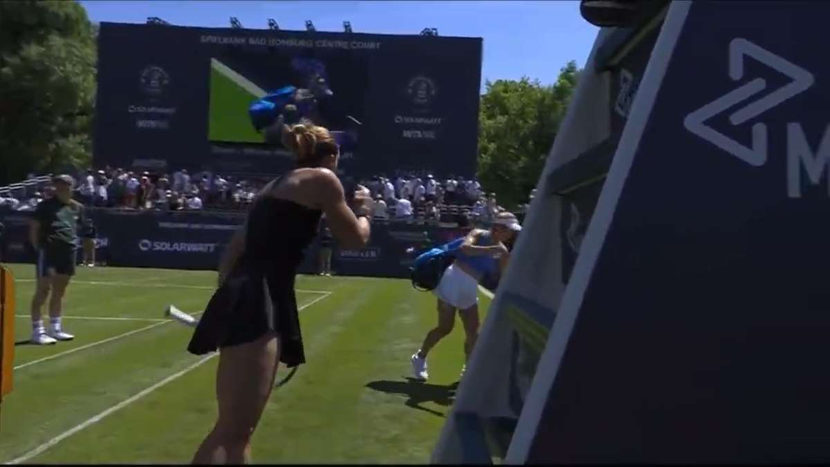 Scandal de proporții la finalul meciului: „Go f**k yourself!” » Jucătoarele și-au aruncat cuvinte grele la fileu