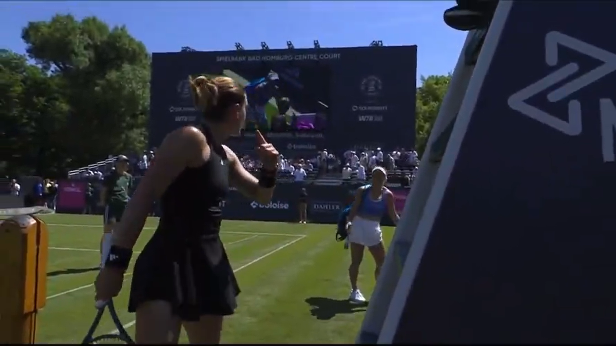 Scandal de proporții la finalul meciului: „Go f**k yourself!” » Jucătoarele și-au aruncat cuvinte grele la fileu