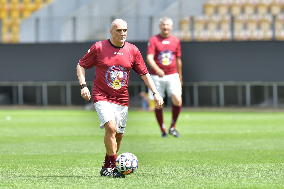 Show total la reeditarea XXL a Cupei României 1995, Petrolul – Rapid: „Ia liftul, «Vioară»!” + cum au „blătuit” partida și imagini inedite din meci și de la petrecere