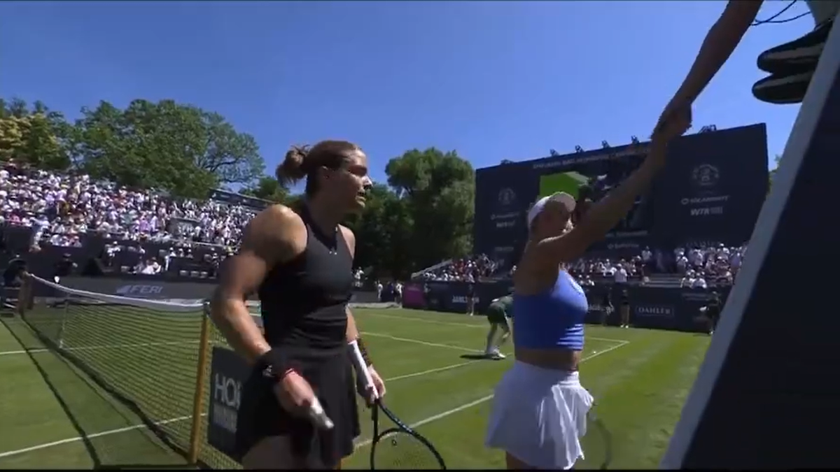 Scandal de proporții la finalul meciului: „Go f**k yourself!” » Jucătoarele și-au aruncat cuvinte grele la fileu