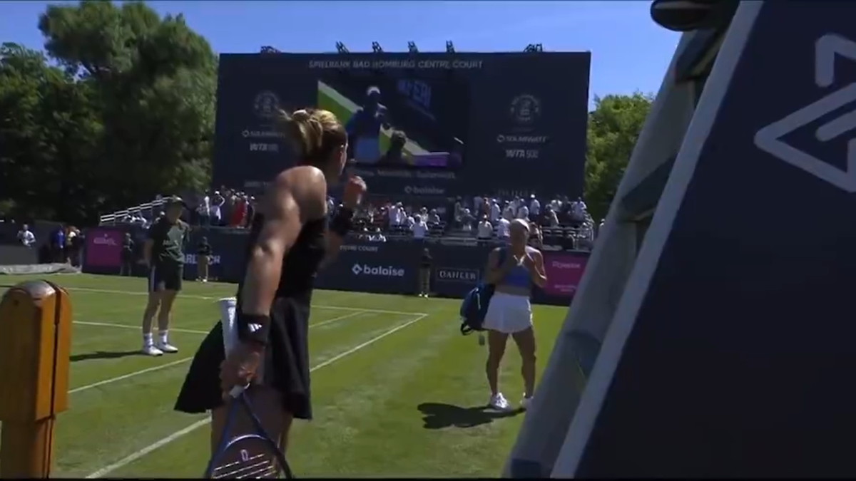 Scandal de proporții la finalul meciului: „Go f**k yourself!” » Jucătoarele și-au aruncat cuvinte grele la fileu