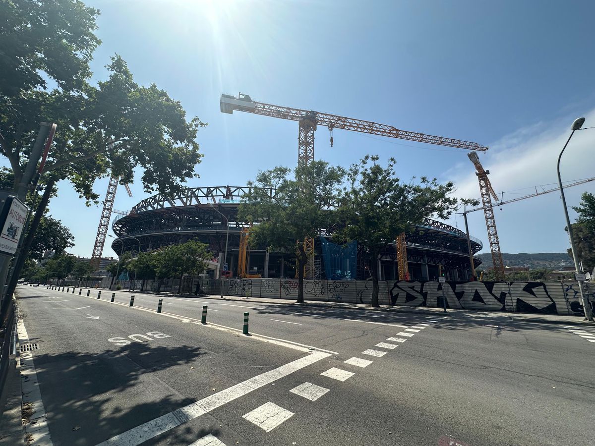 Lucrările de reconstrucție ale Spotify Camp Nou au ajuns în faza de montat gazonul