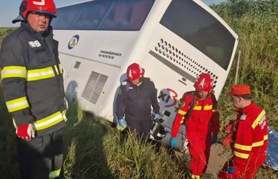 Accident grav pe Autostrada Soarelui: autocarul răsturnat transporta o echipă de baschet de copii » Un adult decedat, doi minori internați la spitalul Grigore Alexandrescu