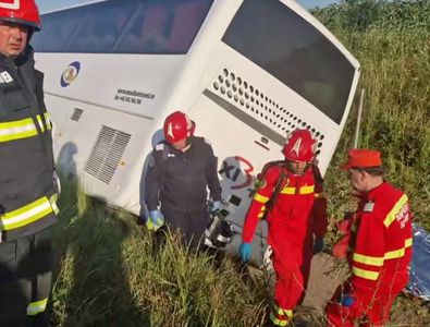 Accident grav pe Autostrada Soarelui: autocarul răsturnat transporta o echipă de baschet de copii » Un adult decedat, doi minori în stare gravă