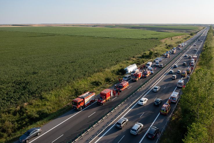 Accident grav pe A2, în care a fost implicat autocarul unei echipe de baschet din Oradea/Foto: ISU Călărași