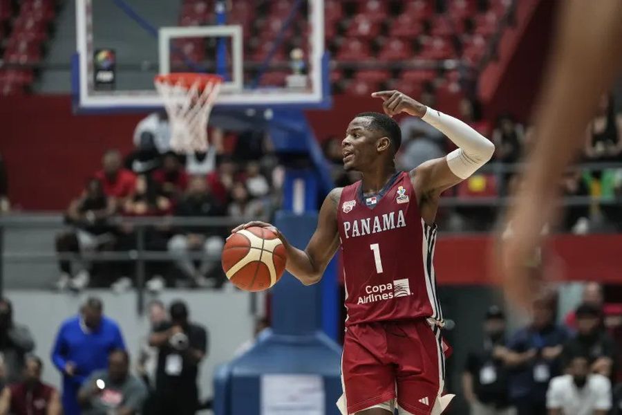 Iverson Molinar, în maioul naționalei Panamei/Foto: fiba.basketball Numit după legendarul Allen Iverson, unul dintre cei mai buni jucători din Israel a semnat cu U-BT Cluj-Napoca: „Vreau să joc în Euroligă”
