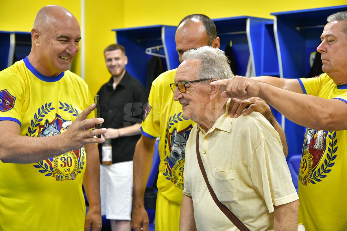 Show total la reeditarea XXL a Cupei României 1995, Petrolul – Rapid: „Ia liftul, «Vioară»!” + cum au „blătuit” partida și imagini inedite din meci și de la petrecere